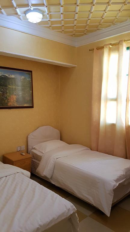 Al Majd Hotel ‘Ibrī Extérieur photo